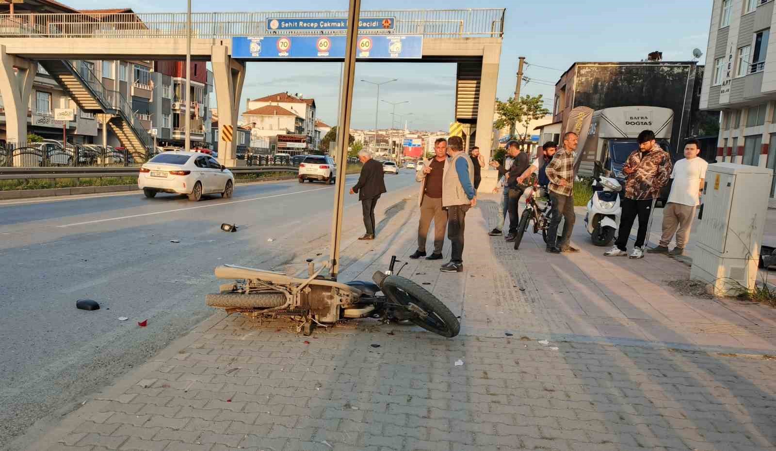Hafif ticari aracın çarptığı kurye ağır yaralandı, kaçan sürücü yakalandı