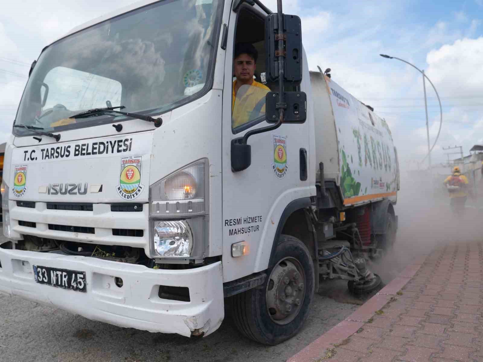 Tarsus’ta bayram öncesi mahallelerde yoğun temizlik mesaisi