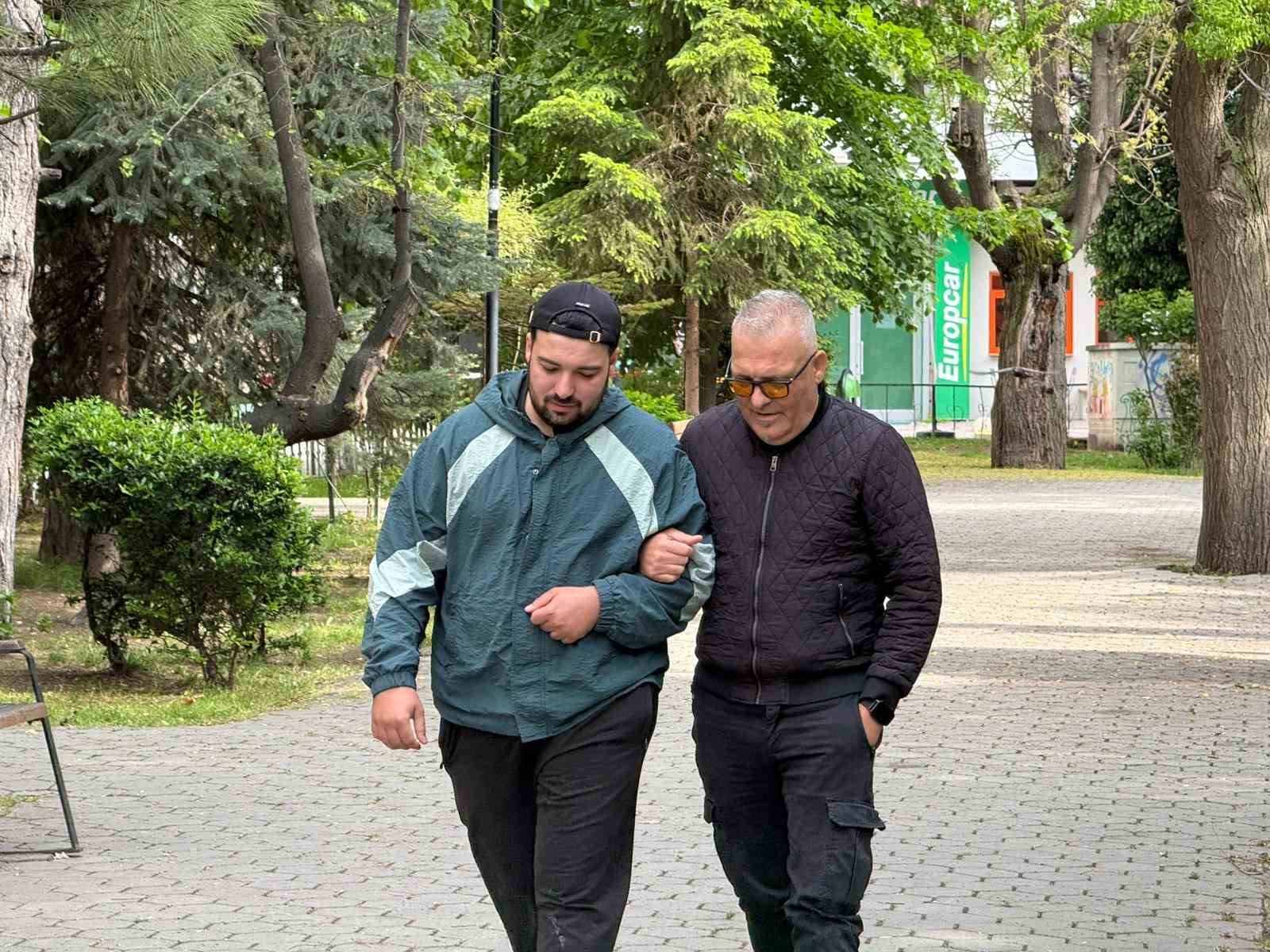 Temizlediği aracında 2 saat uyudu ölümden döndü, yüzde 90 görme kaybı yaşadı Temizlediği aracında 2 saat uyudu ölümden döndü, yüzde 90 görme kaybı yaşadı