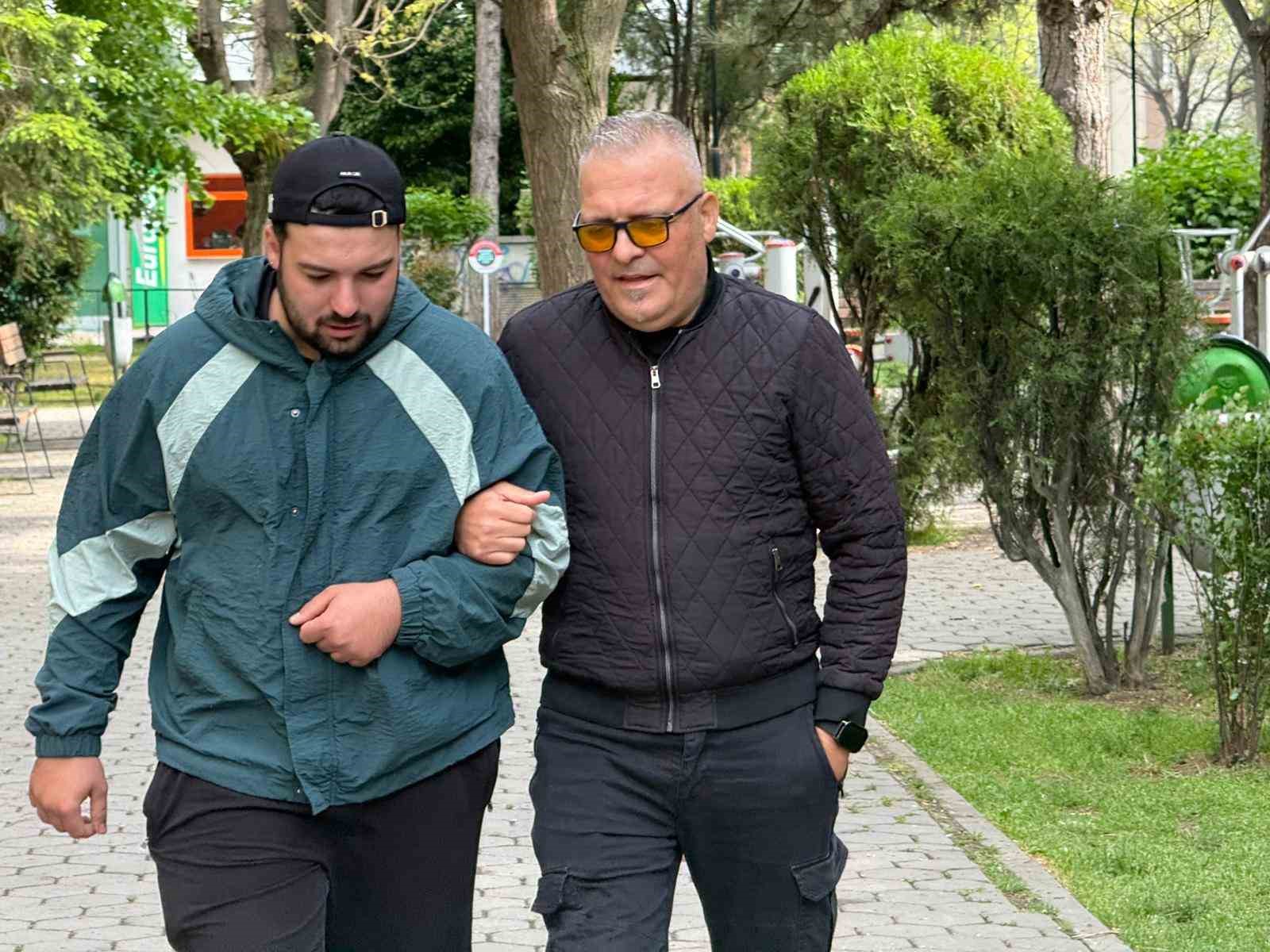Temizlediği aracında 2 saat uyudu ölümden döndü, yüzde 90 görme kaybı yaşadı Temizlediği aracında 2 saat uyudu ölümden döndü, yüzde 90 görme kaybı yaşadı