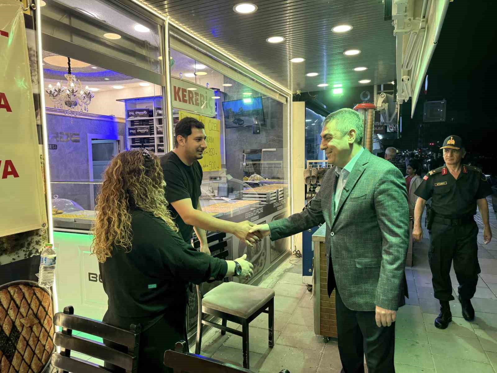Vali Toros, Tarsus’ta trafik ve asayiş uygulamalarına katıldı